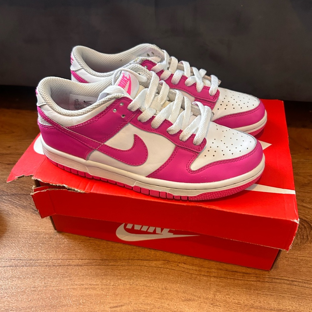 Nike Kid’s Fuchsia and White Low-Top Sneakers (GS)